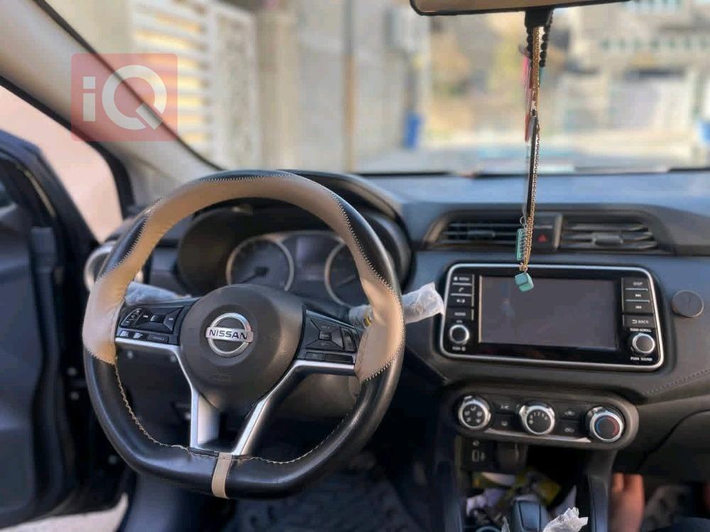 نيسان فيرسا